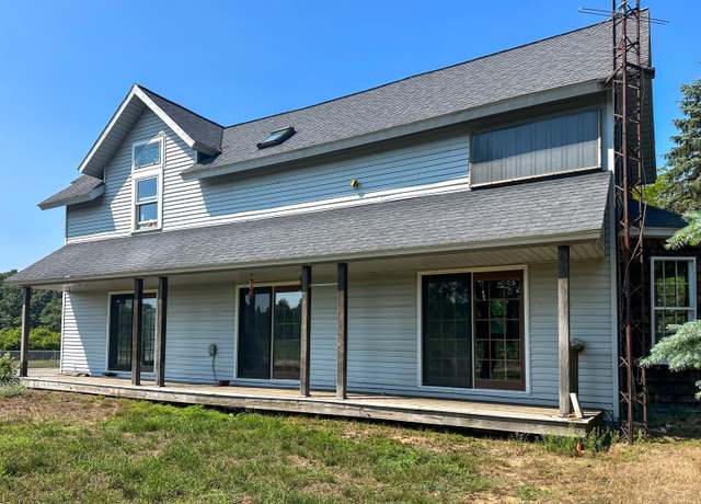 Property at 11529 168th Ave, Grand Haven, MI 49417, 3 beds, 2 baths