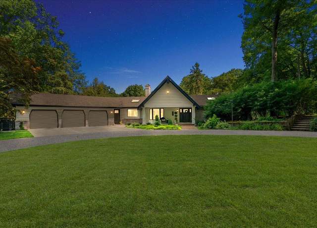 Property at 955 Kenwood Dr, Holland, MI 49423, 5 beds, 2.5 baths