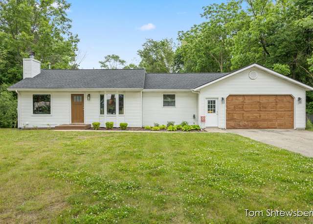 Property at 4372 Hunsberger Ave NE, Grand Rapids, MI 49525, 3 beds, 2 baths