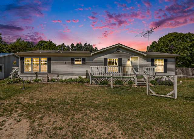 Property at 20920 68th St, South Haven, MI 49090, 3 beds, 2 baths