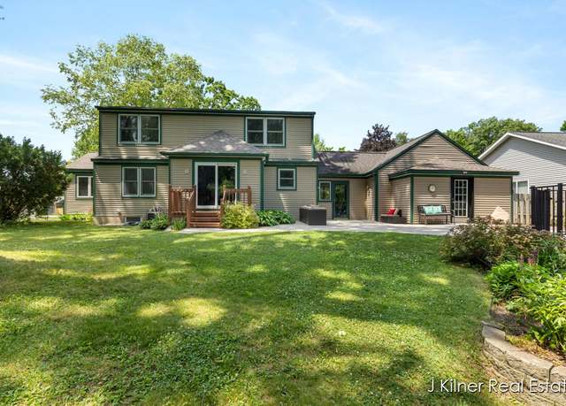 Property at 1940 Perkins Ave NE, Grand Rapids, MI 49505, 5 beds, 2 baths