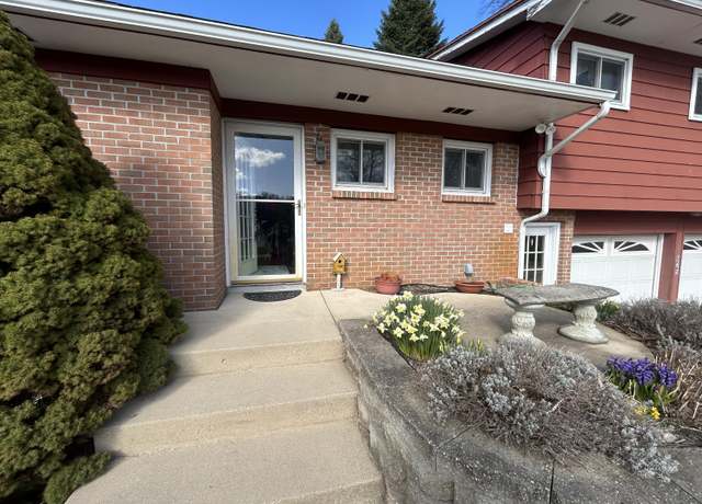 Property at 925 Parsons St SW, Grandville, MI 49418, 3 beds, 3 baths