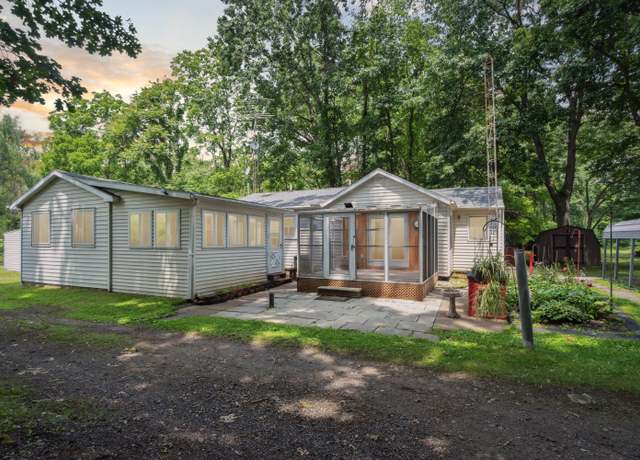 Property at 5500 Hague Ave, Jackson, MI 49203, 3 beds, 1 bath
