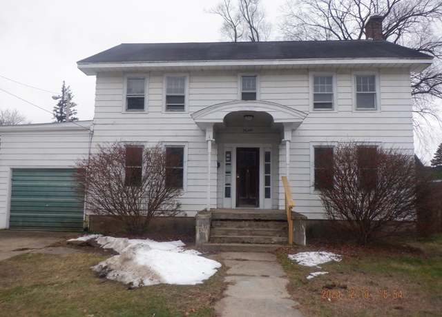 Property at 9 E Monroe St, Bangor, MI 49013, 4 beds, 1.5 baths