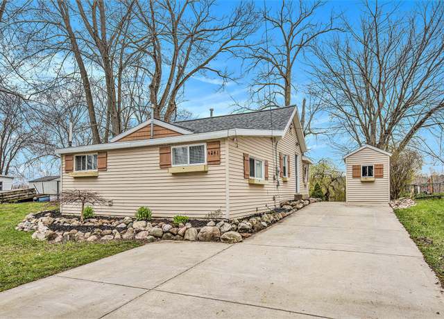 Property at 4241 Willow Dr NE, Grand Rapids, MI 49525, 2 beds, 1 bath