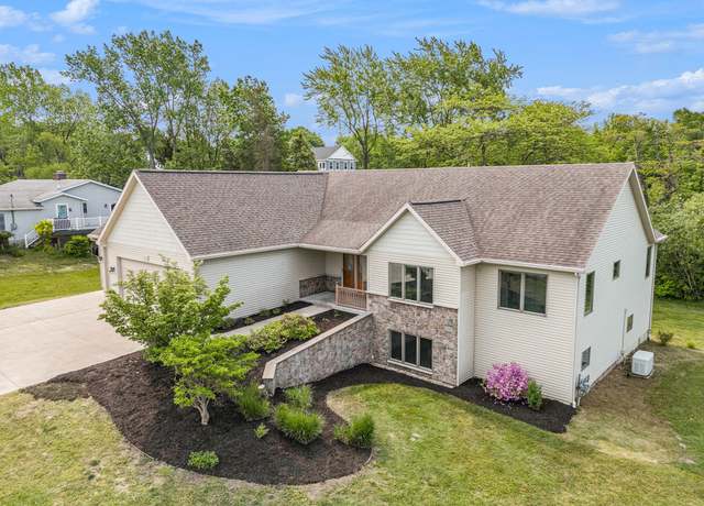 Property at 7352 Lakeridge Rd, South Haven, MI 49090, 3 beds, 3.5 baths