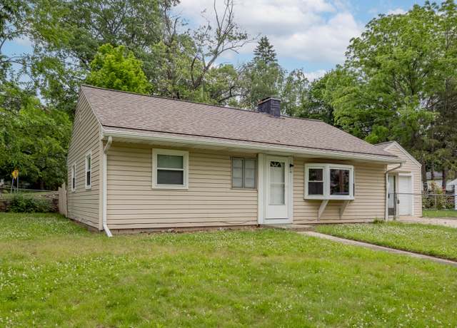 Property at 909 Royce Ave, Kalamazoo, MI 49001, 3 beds, 1 bath