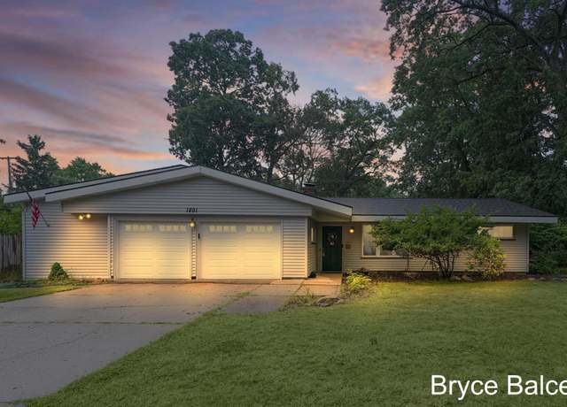 Property at 1891 Crestwood Ln, Muskegon, MI 49441, 3 beds, 1.5 baths