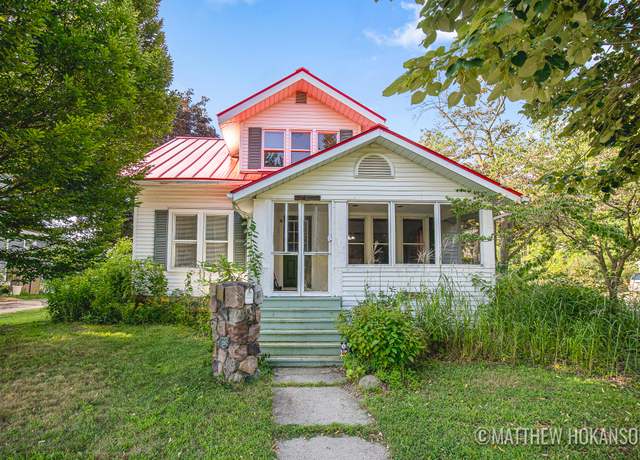 Property at 736 W Grand St, Hastings, MI 49058, 5 beds, 2.5 baths