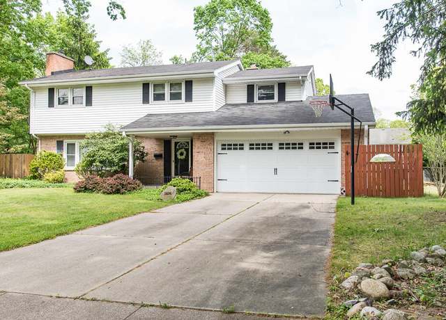 Property at 2707 Lomond Dr, Kalamazoo, MI 49008, 4 beds, 2.5 baths