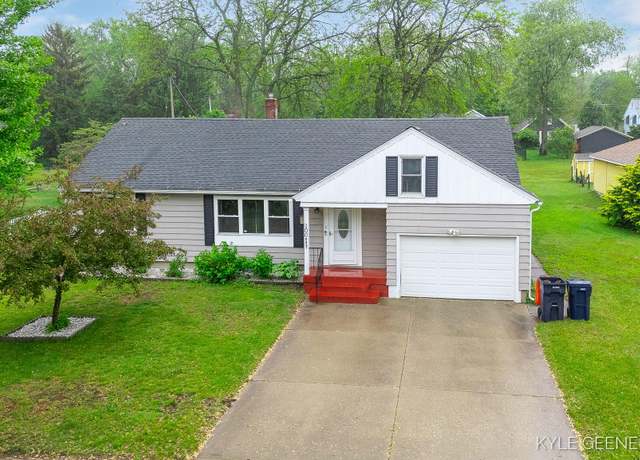 Property at 100 E 35th St, Holland, MI 49423, 3 beds, 1.5 baths