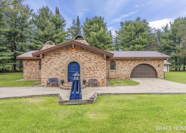 Property at 10279 N Finley Lake Ave, Harrison, MI 48625, 3 beds, 2 baths