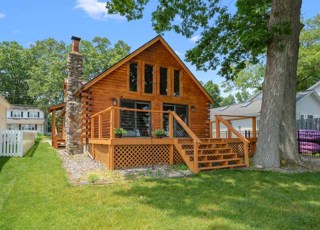 Property at 9715 Woodlawn Dr, Portage, MI 49002, 3 beds, 2 baths