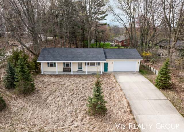 Property at 17784 Mohawk Dr, Spring Lake, MI 49456, 4 beds, 2 baths