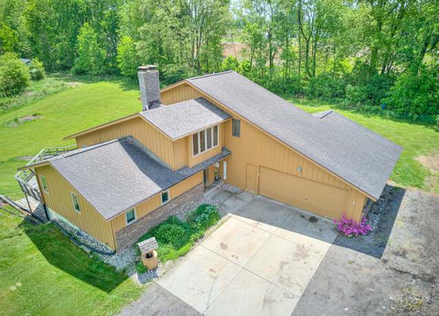 Property at 4470 Peach Ridge Ave NW, Grand Rapids, MI 49544, 4 beds, 2.5 baths