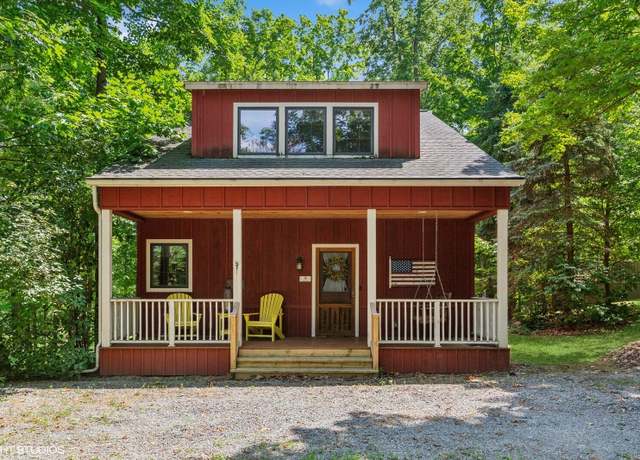Property at 9 Orchard Ln, Buchanan, MI 49107, 3 beds, 2 baths