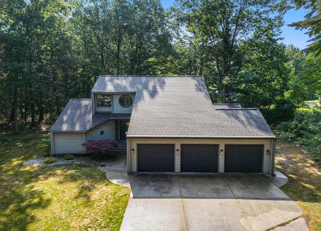 Property at 5564 Lake Harbor Rd, Muskegon, MI 49441, 3 beds, 3.5 baths