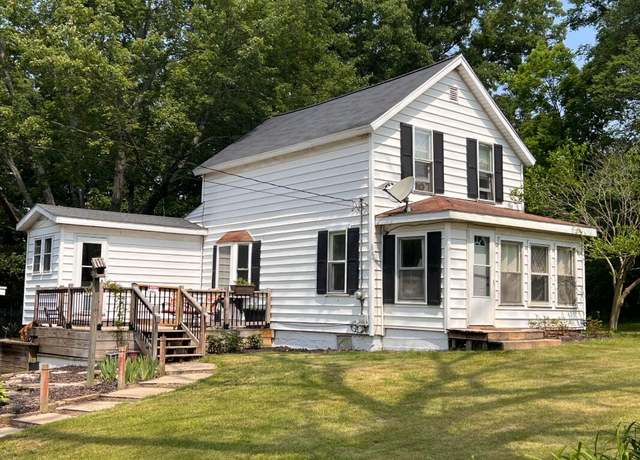 Property at 8594 Almena Dr, Kalamazoo, MI 49009, 3 beds, 2 baths