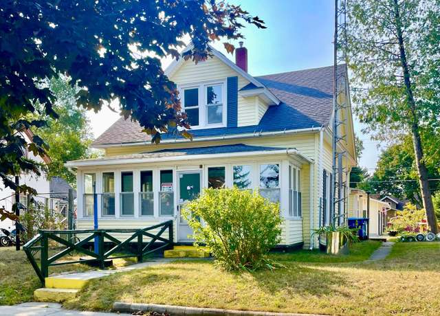 Property at 806 Loomis St, Ludington, MI 49431, 3 beds, 2 baths