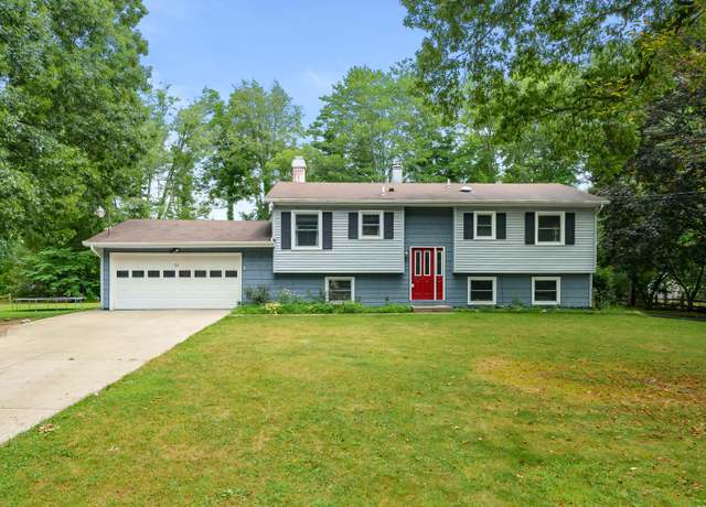 Property at 1701 S Shore Dr, Portage, MI 49002, 4 beds, 2.5 baths