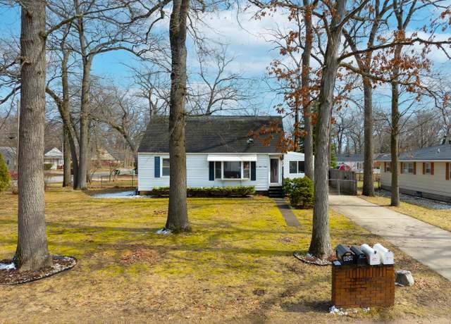 Property at 808 Carlton St, Muskegon, MI 49442, 3 beds, 1.5 baths