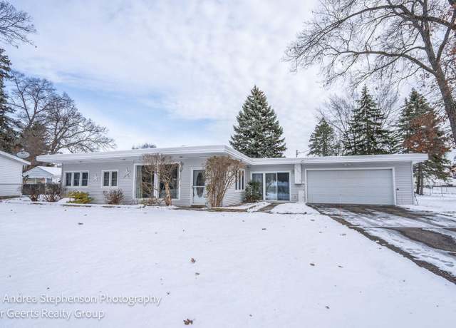 Property at 3760 Groveland Ave SW, Wyoming, MI 49519, 3 beds, 1.5 baths