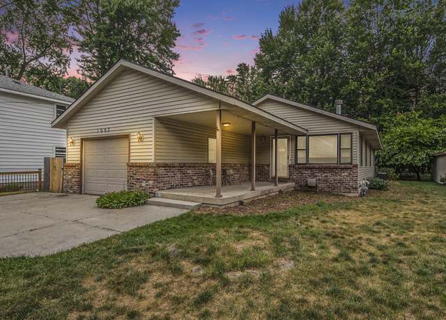 Property at 1003 Kusterer Dr NW, Grand Rapids, MI 49534, 3 beds, 2 baths