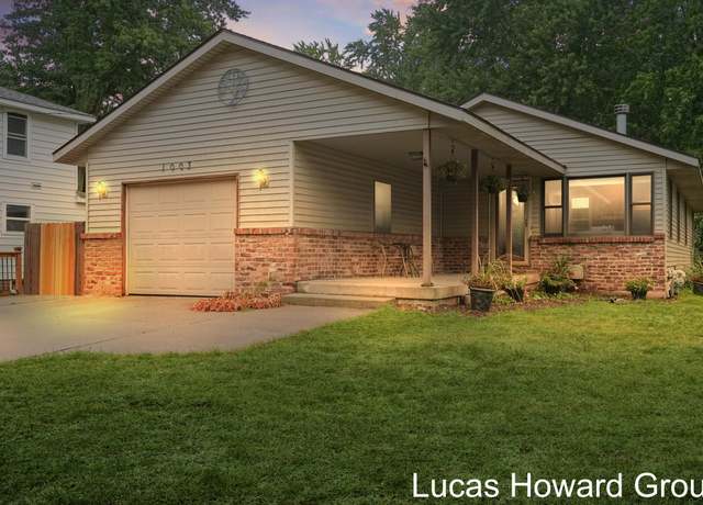 Property at 1003 Kusterer Dr NW, Grand Rapids, MI 49534, 3 beds, 2 baths
