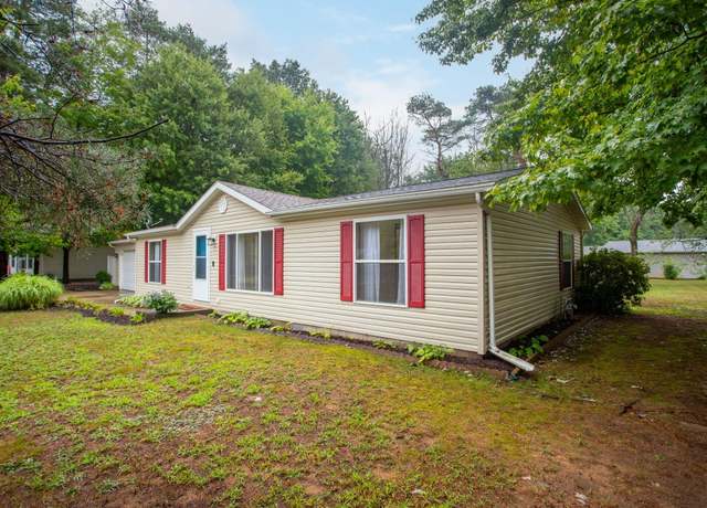 Property at 67725 N Ridgewood Dr, South Haven, MI 49090, 3 beds, 2 baths