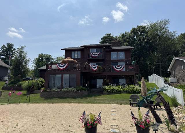 Property at 12236 Southgate Dr, Plainwell, MI 49080, 3 beds, 3.5 baths