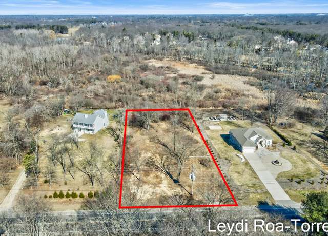 Property at 893 W Lakewood Blvd, Holland, MI 49424