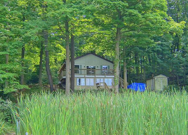 Property at 10749 Kings Ln, Berrien Springs, MI 49103, 3 beds, 3 baths