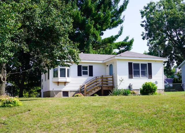 Property at 1955 3 Mile Rd NE, Grand Rapids, MI 49505, 3 beds, 1 bath