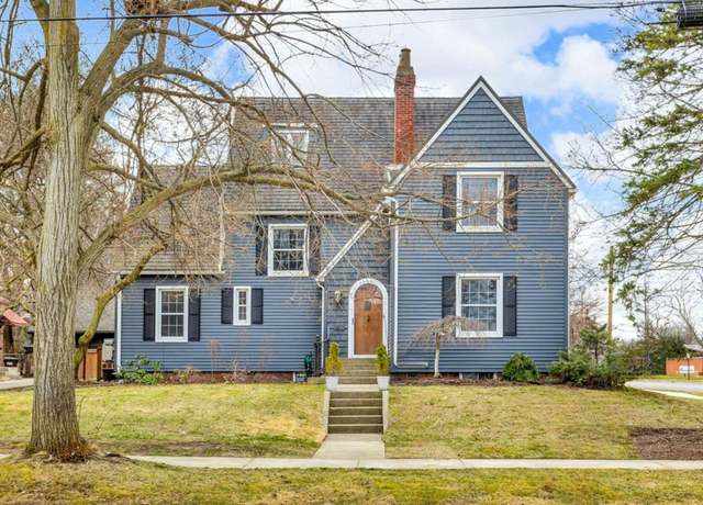 Property at 1515 W Franklin St, Jackson, MI 49203, 6 beds, 3.5 baths