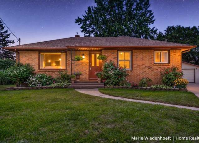 Property at 2745 Rockwood Ct SW, Wyoming, MI 49519, 3 beds, 2 baths