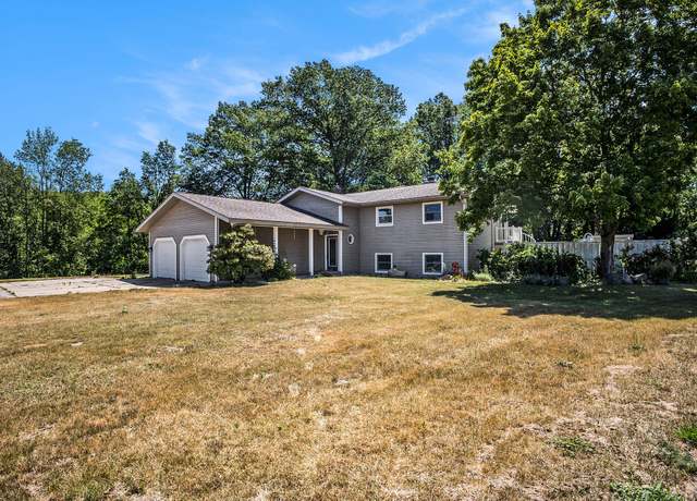Property at 13554 Leonard Rd, Nunica, MI 49448, 5 beds, 2 baths