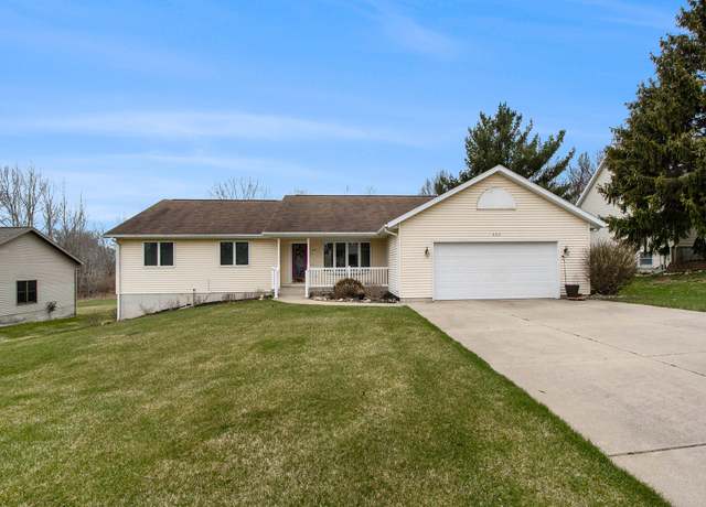 Property at 807 Bradford Dr, Belding, MI 48809, 5 beds, 3 baths