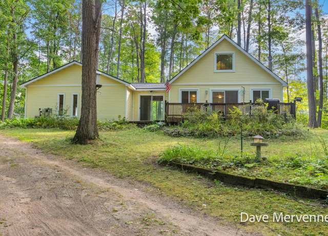 Property at 212 Glenhurst Dr, Roscommon, MI 48653, 3 beds, 1 bath