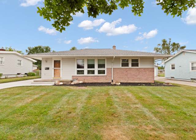 Property at 160 Canterbury St, Adrian, MI 49221, 3 beds, 2 baths