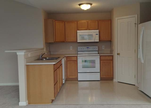Property at 28813 Cullen Dr, Romulus, MI 48174, 2 beds, 2 baths