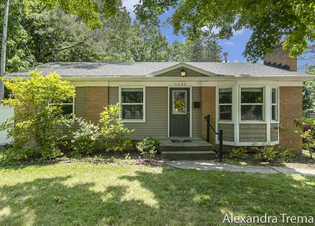 Property at 1602 4th St NW, Grand Rapids, MI 49504, 3 beds, 2 baths