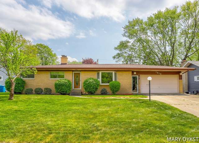Property at 1016 Orchard Ave, Grand Haven, MI 49417, 3 beds, 2 baths