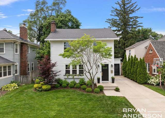 Property at 939 Lakeside Dr SE, East Grand Rapids, MI 49506, 4 beds, 2.5 baths