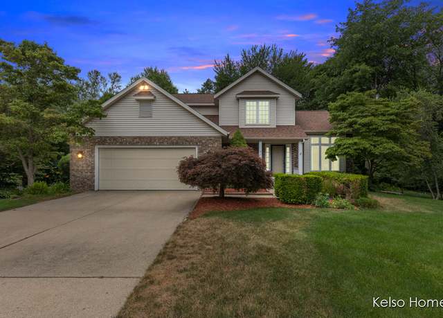 Property at 4612 Castle Ct, Holland, MI 49423, 3 beds, 3.5 baths