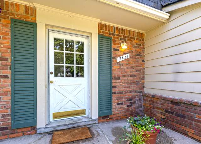 Property at 2431 Roanoke Dr, Ypsilanti, MI 48197, 4 beds, 2.5 baths