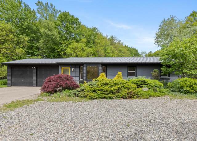 Property at 2019 Laraway Lake Dr SE, Grand Rapids, MI 49546, 3 beds, 1.5 baths