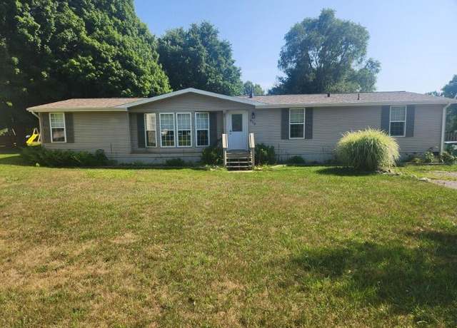 Property at 913 E Lewis St, Whitehall, MI 49461, 3 beds, 2 baths