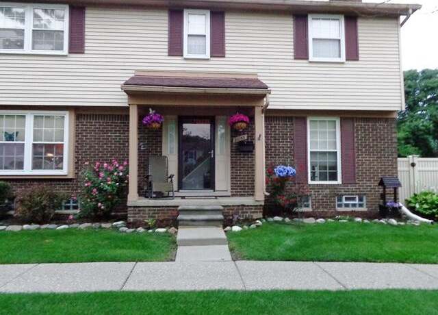 Property at 21053 E Glen Haven Cir, Northville, MI 48167, 3 beds, 2.5 baths