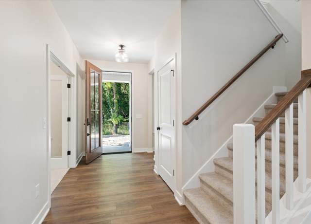 Property at 10531 Pierport Dr, Portage, MI 49024, 5 beds, 3.5 baths