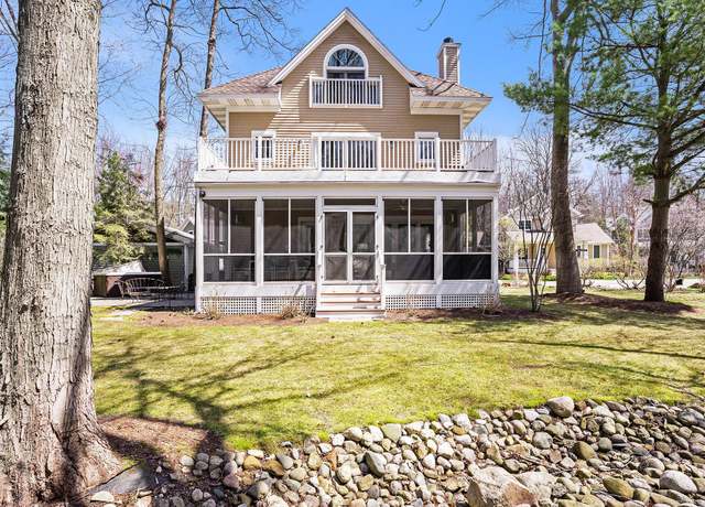 Property at 76328 Haven Dr, South Haven, MI 49090, 4 beds, 3.5 baths
